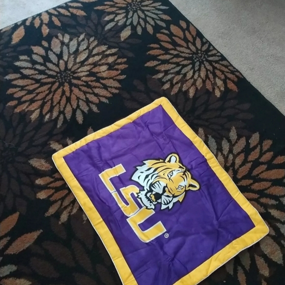 LSU Tigers NCAA Pillow case (1) Purple Gold Eye Of The Tiger and LSU Tigers Cap - Picture 5 of 14